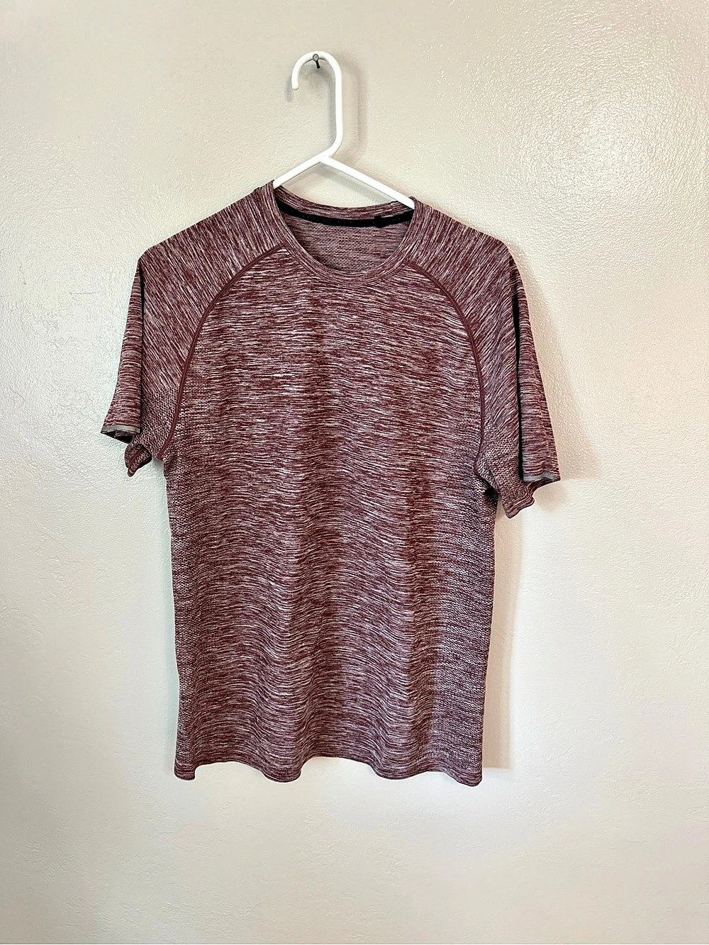 VRST Men's Short Sleeve Athletic Shirt in Burgundy